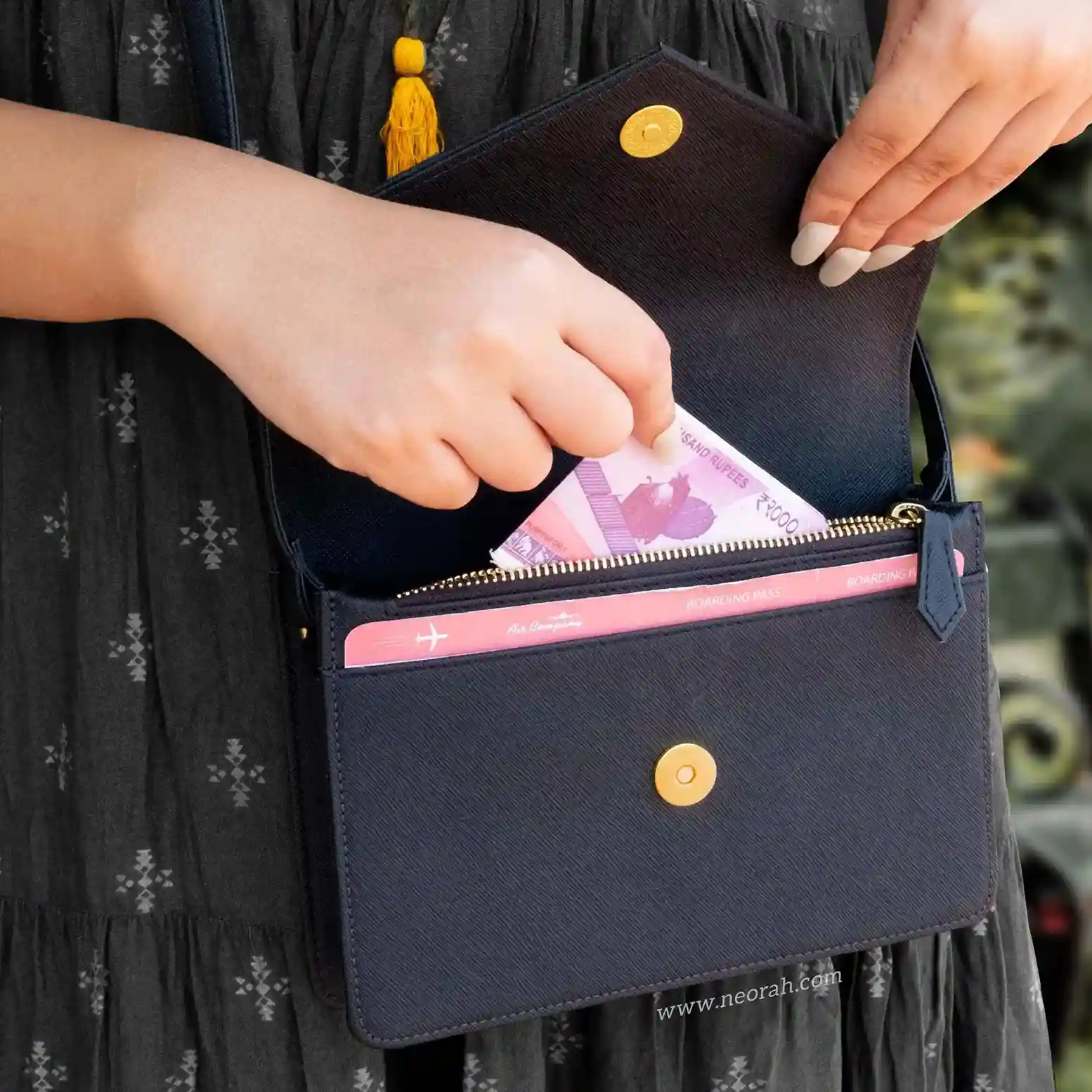 EMMA | CROSSBODY SLING BAG | ENVELOPE - Image 32