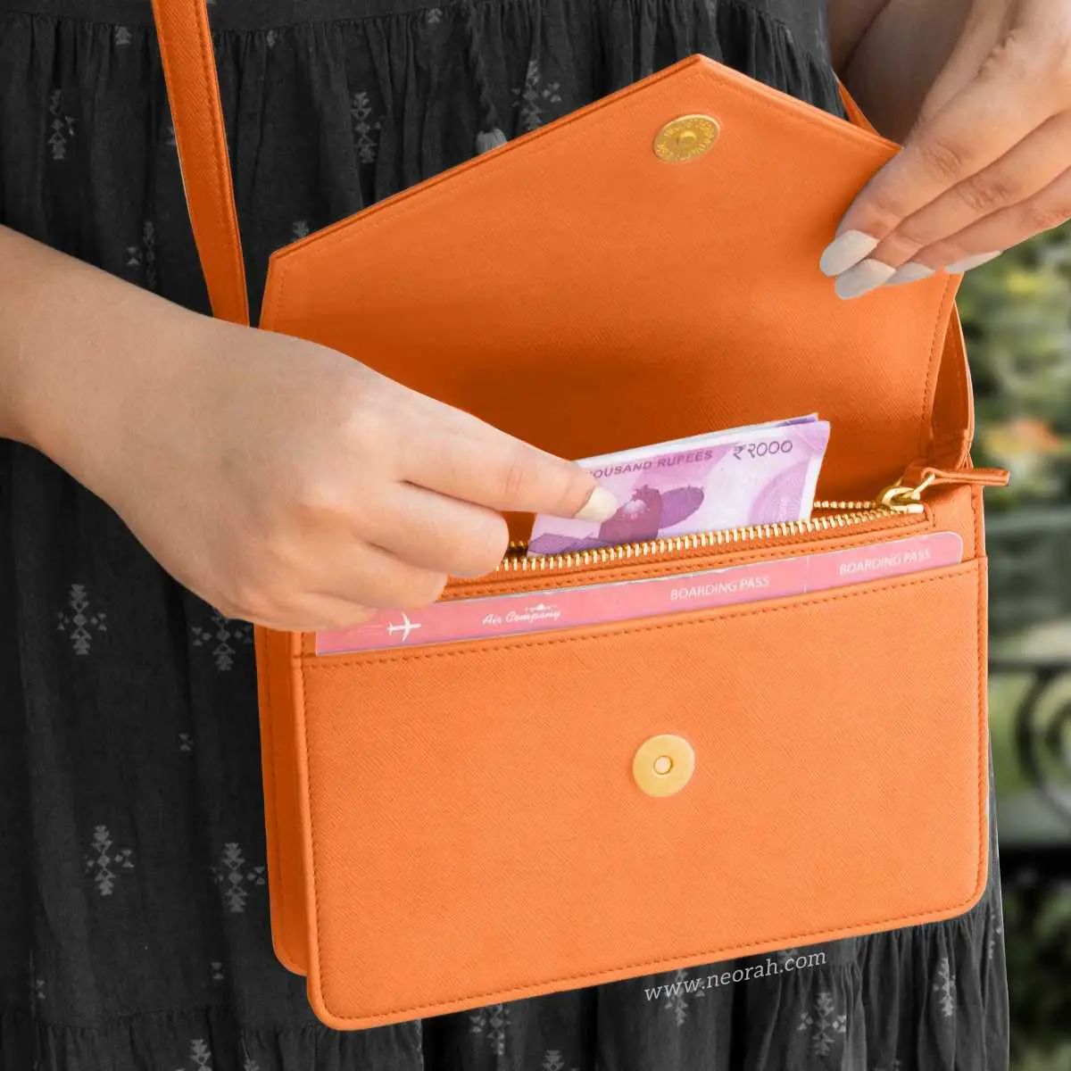 EMMA | CROSSBODY SLING BAG | ENVELOPE - Image 4