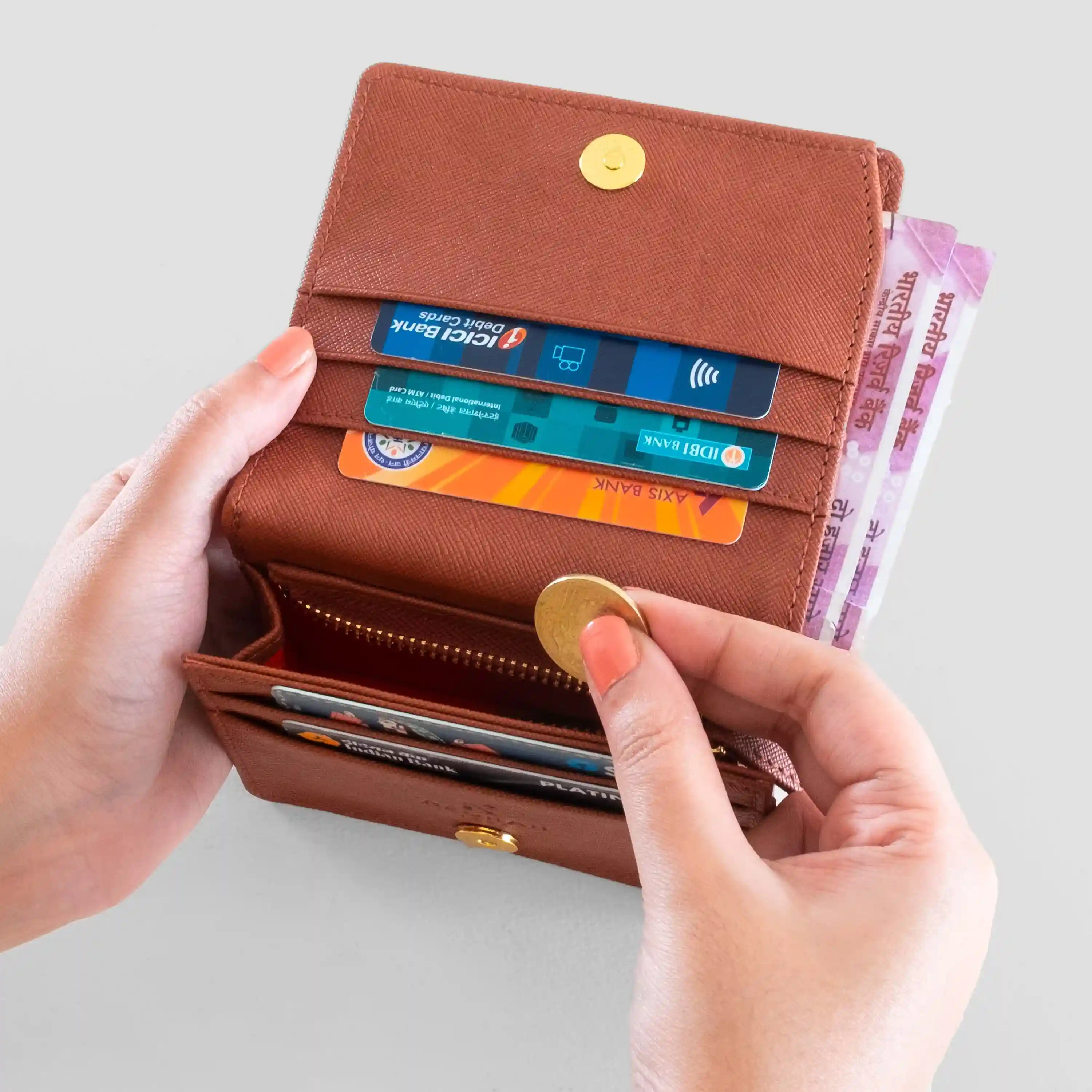 ENCHANTE - QUILTED SMALL WALLET - Image 9