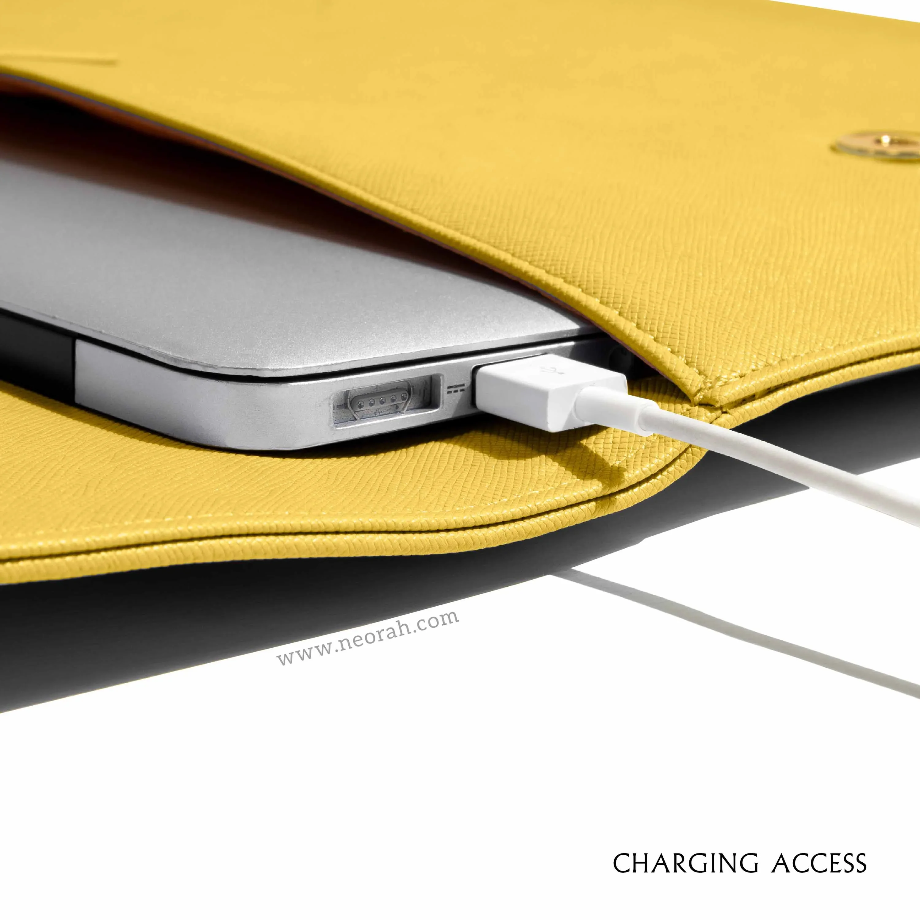 LAPTOP SLEEVE WITH FLAP + MAGNETIC CLOSURE - Image 102