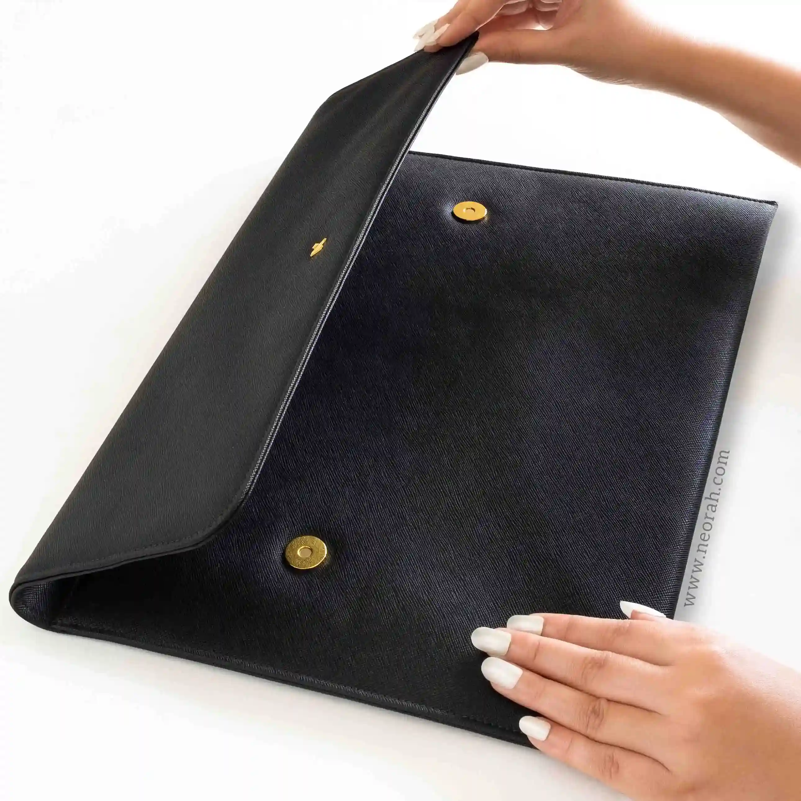 LAPTOP SLEEVE WITH FLAP + MAGNETIC CLOSURE - Image 12