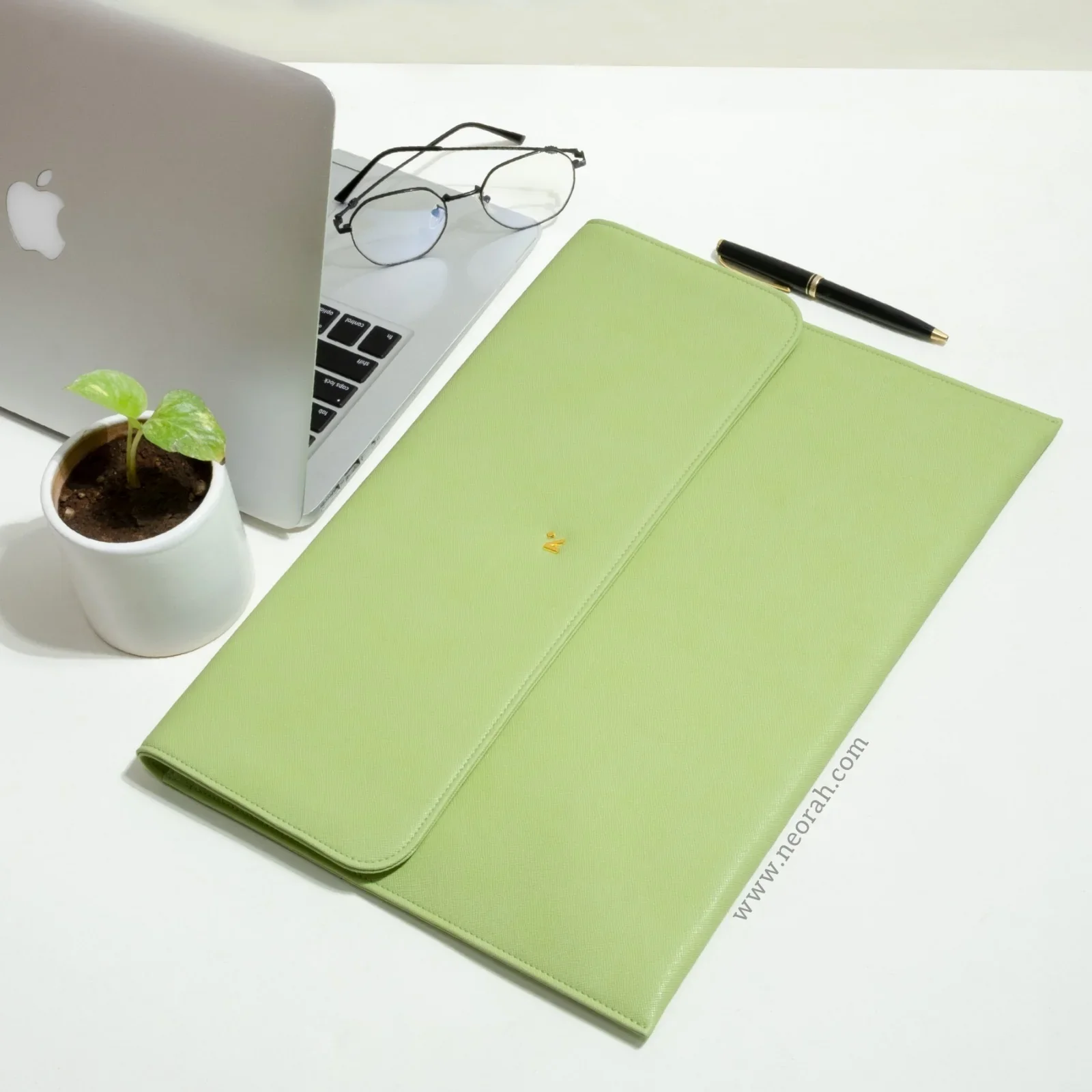LAPTOP SLEEVE WITH FLAP + MAGNETIC CLOSURE - Image 56