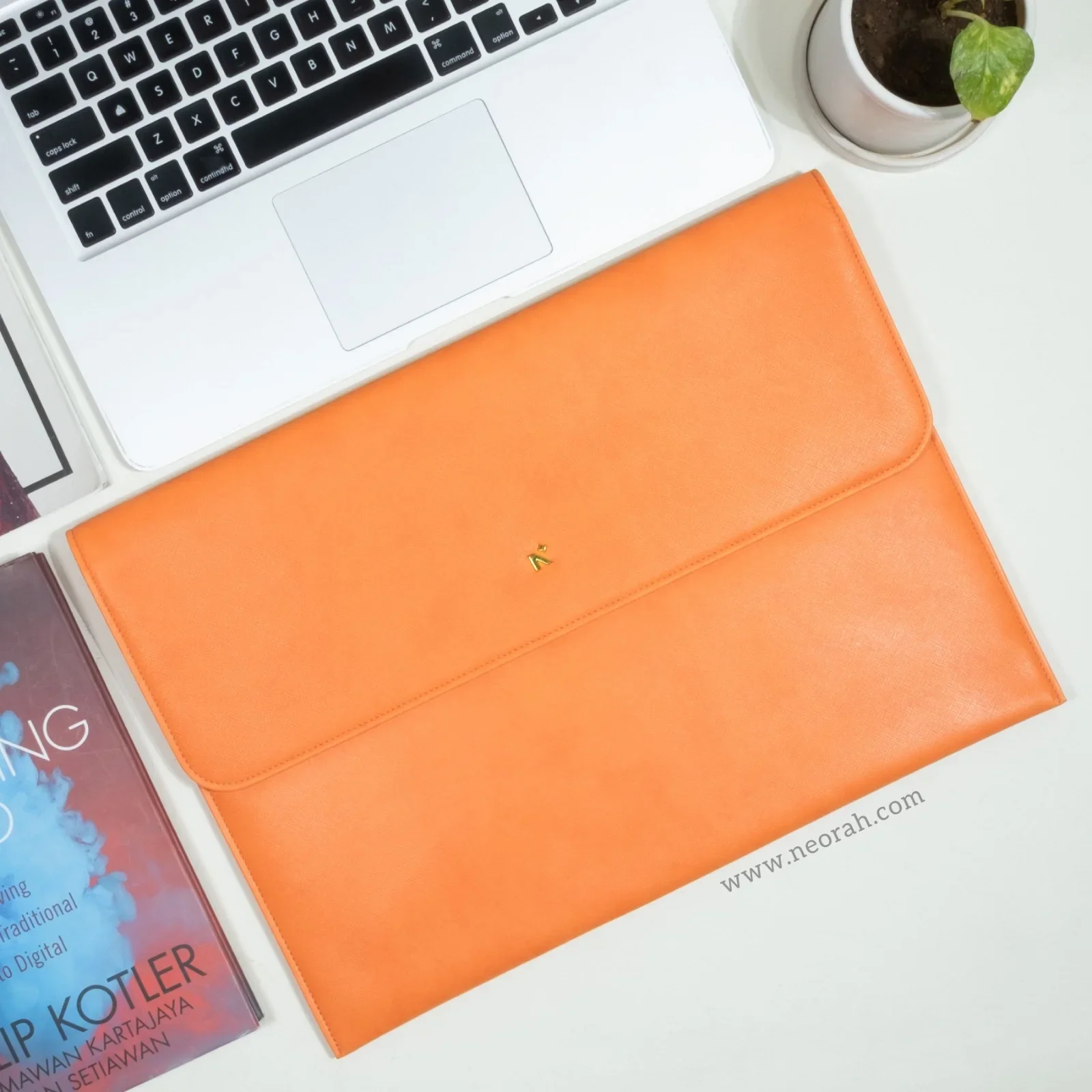 LAPTOP SLEEVE WITH FLAP + MAGNETIC CLOSURE - Image 72