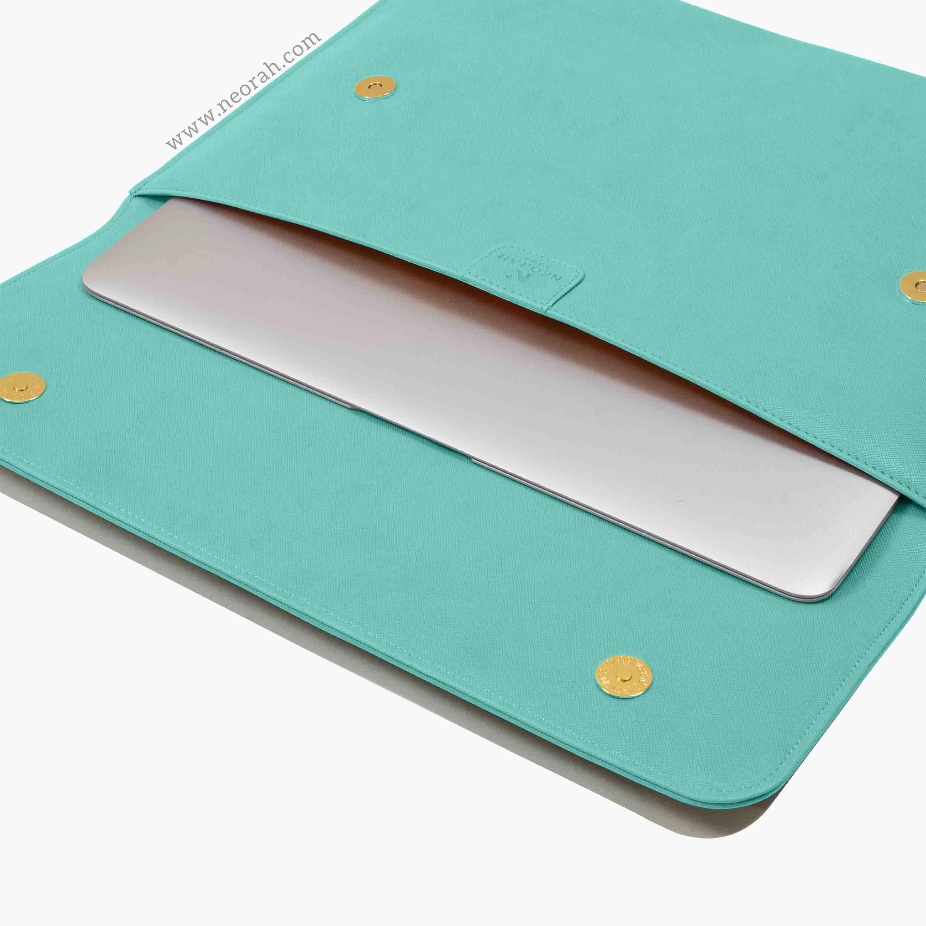 LAPTOP SLEEVE WITH FLAP + MAGNETIC CLOSURE - Image 94