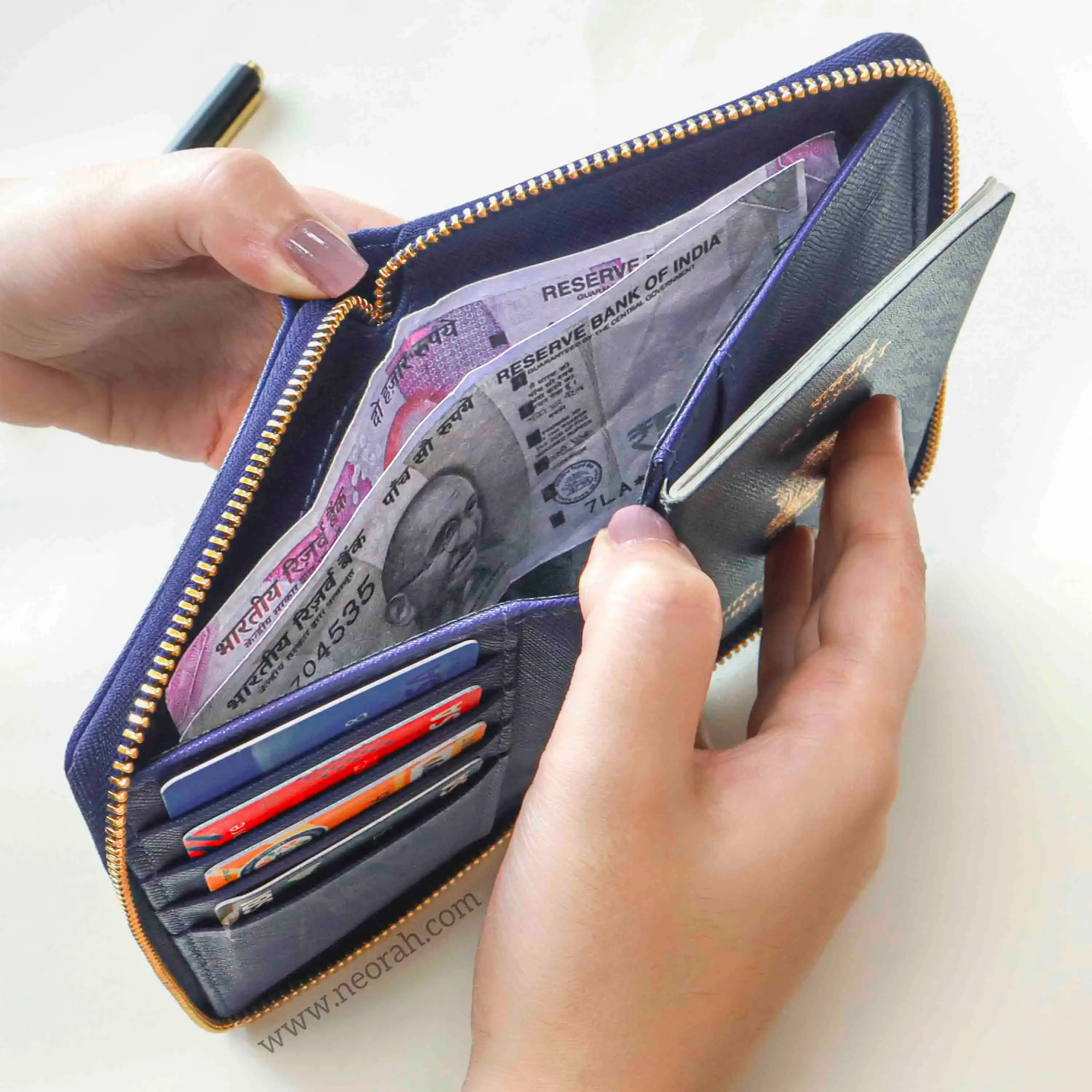 B7 - ORGANISER / PASSPORT COVER - ZIP - Image 91
