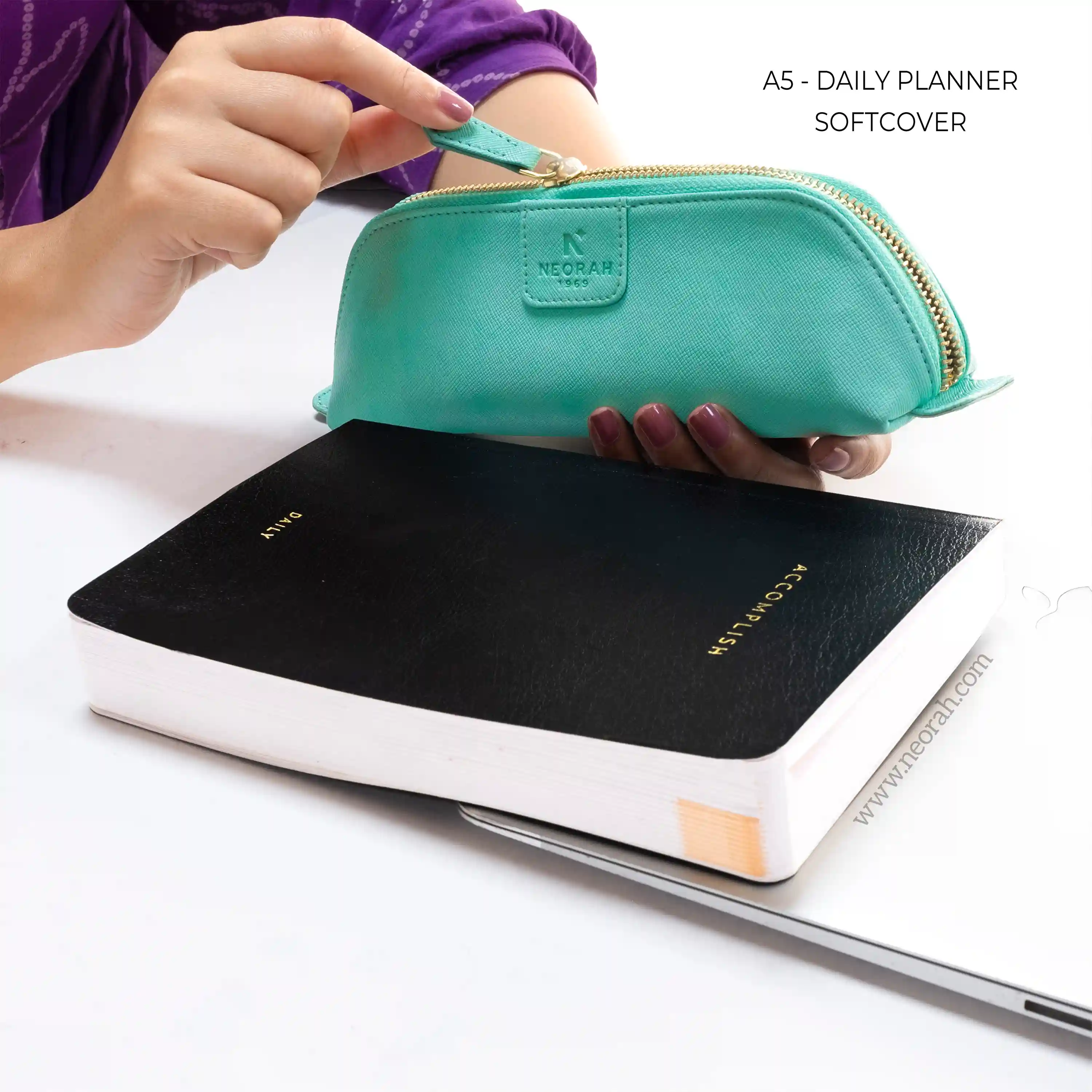PENCIL POUCH - TRIANGLE - Image 174