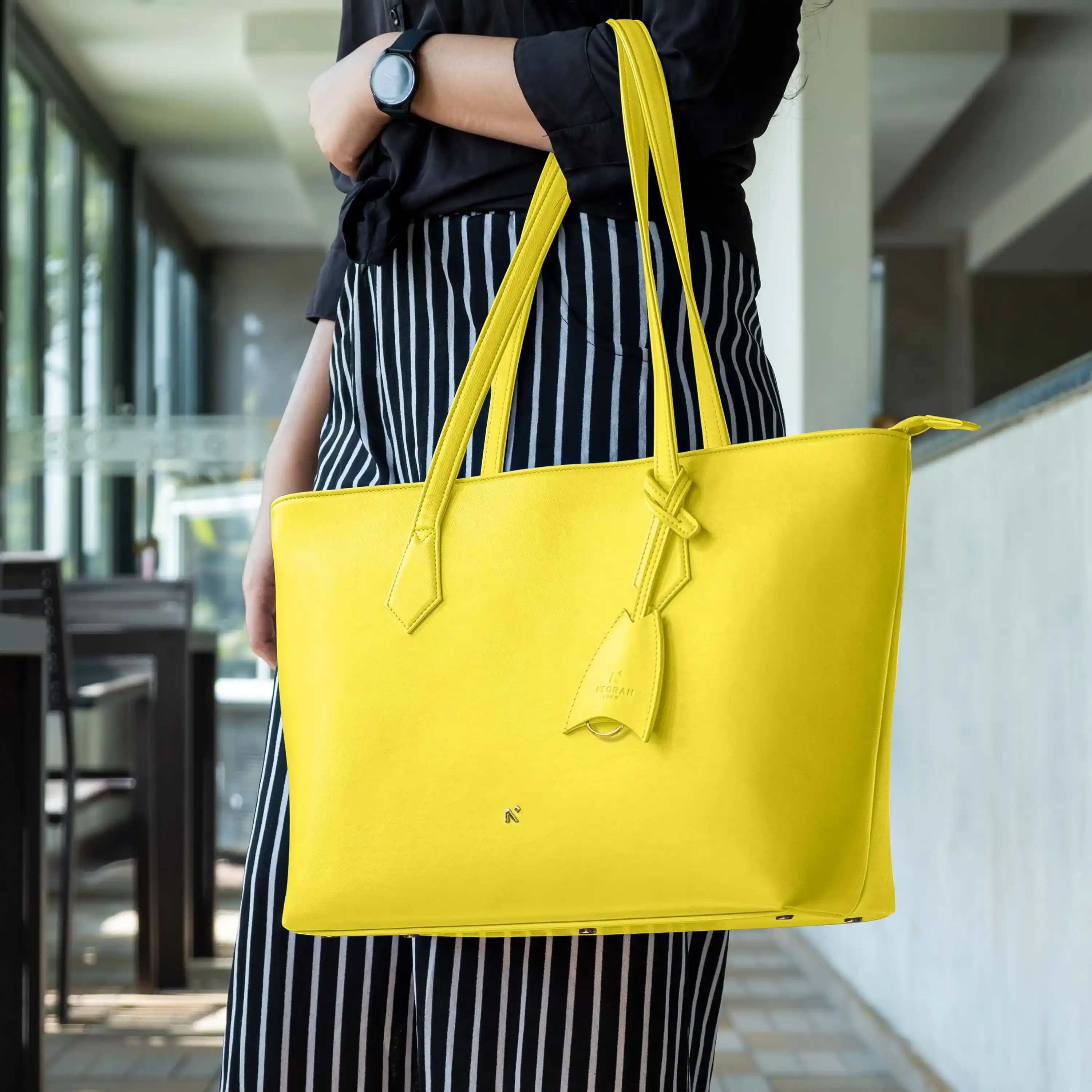 CLASSIC TOTE BAG - Image 135