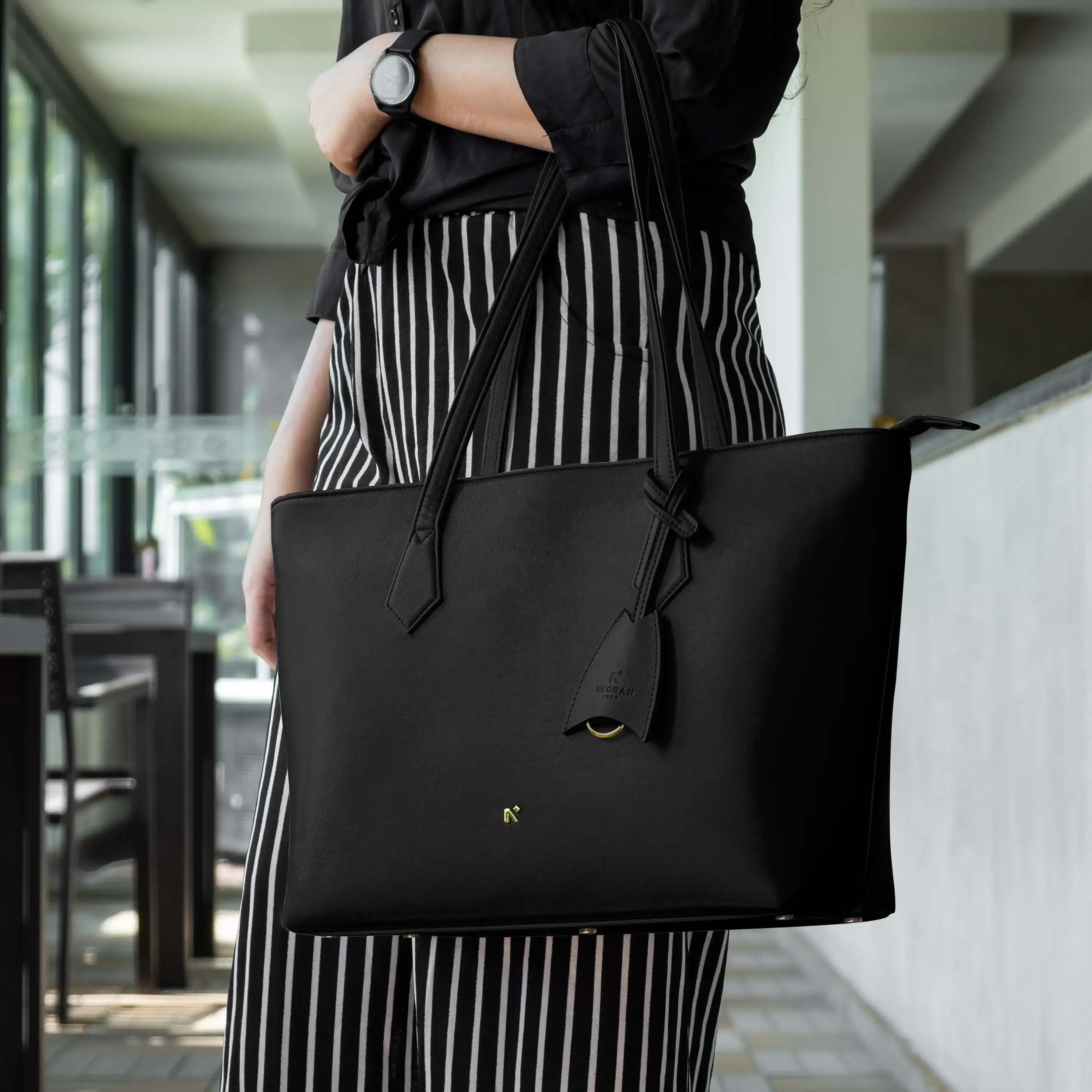 CLASSIC TOTE BAG - Image 39